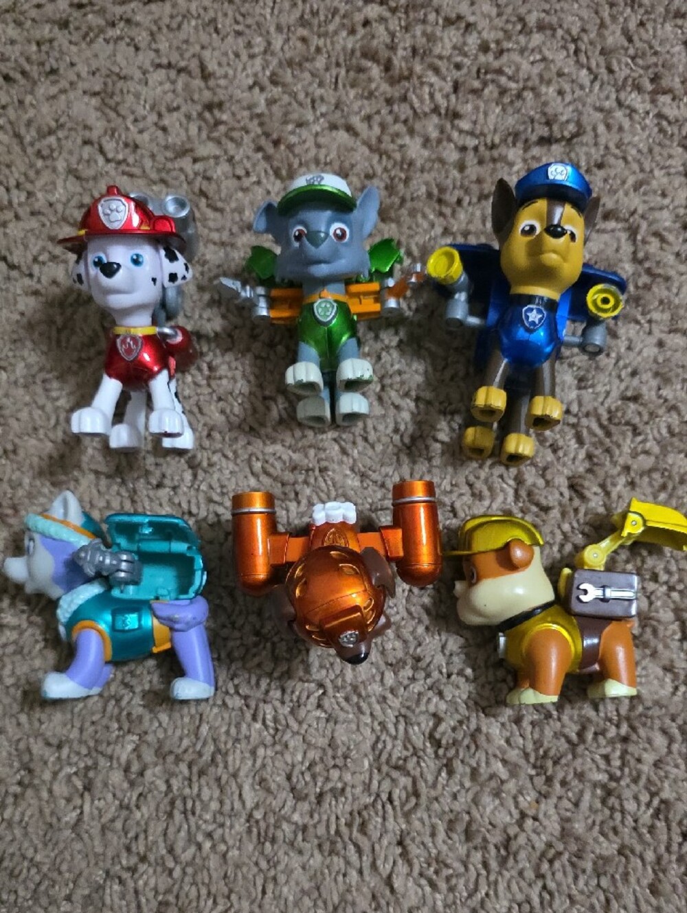 Paw Patrol Metallic Mini Figures Set - Blue, Teal, Green, Gold, Orange, Red - Picture 3 of 3